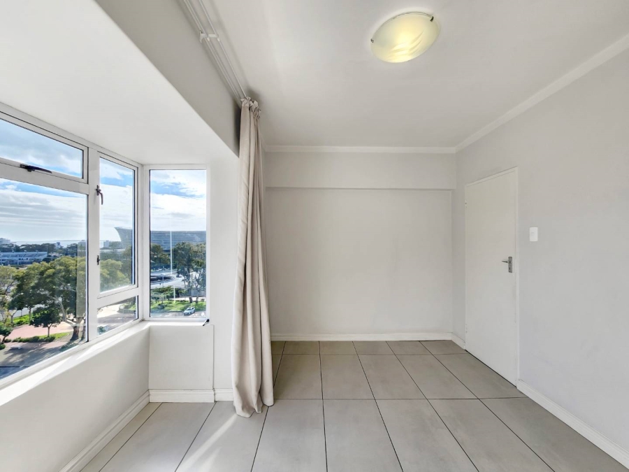 To Let 2 Bedroom Property for Rent in Green Point Western Cape